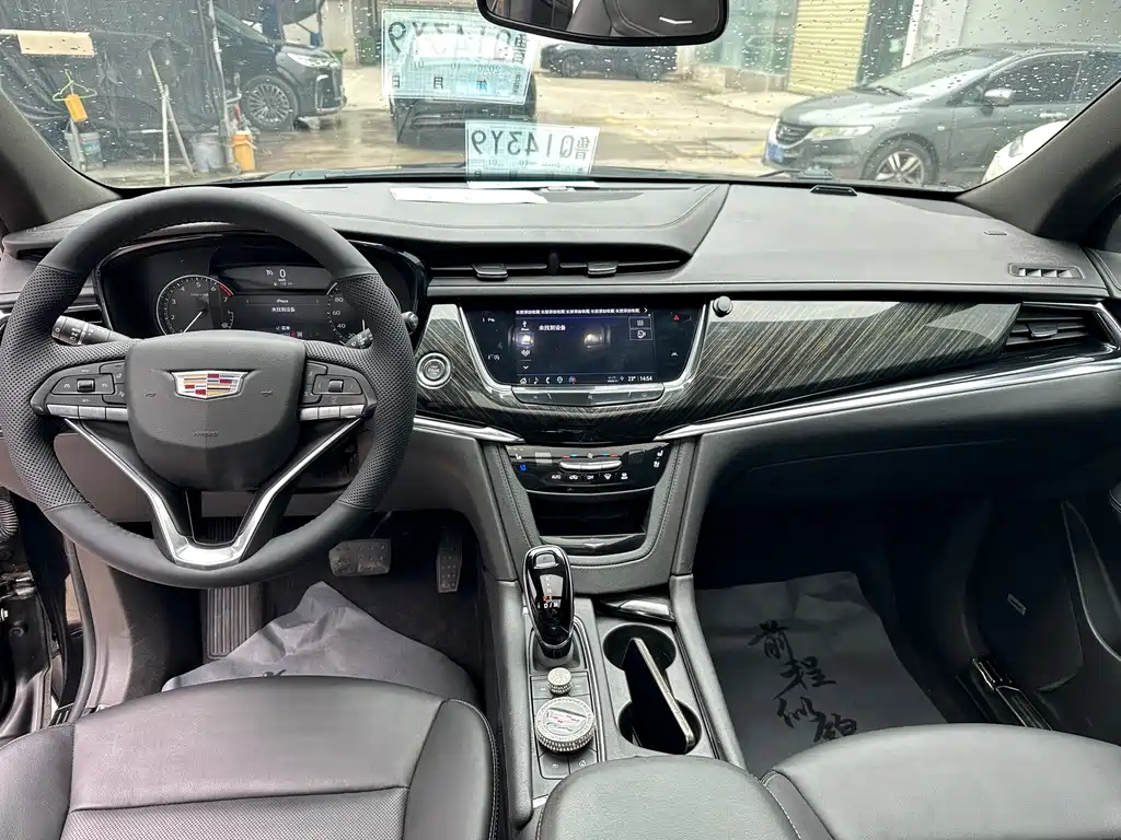 Cadillac XT6 — миниатюра 5