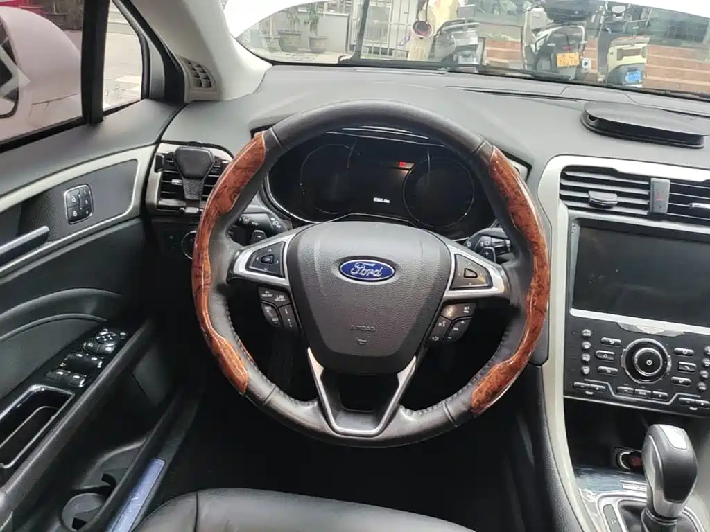 Ford Mondeo — миниатюра 11