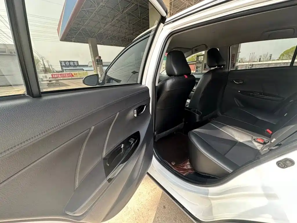 Toyota Yaris L — миниатюра 5