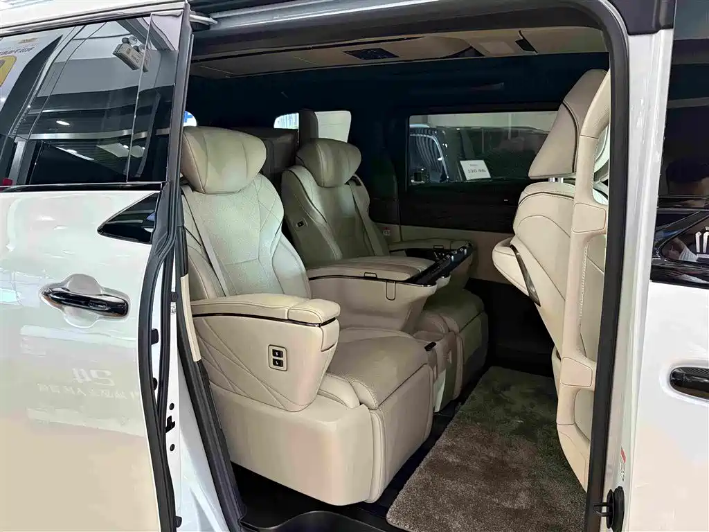 Toyota Vellfire — миниатюра 8