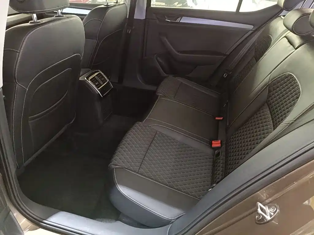 Skoda Superb — миниатюра 17