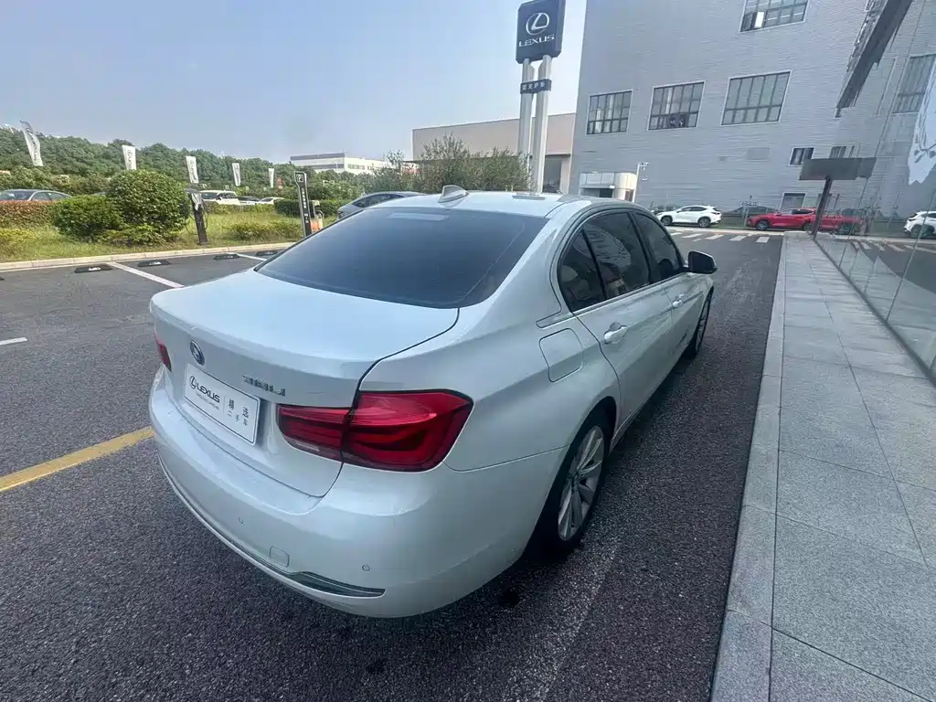 BMW 3 Series — миниатюра 13