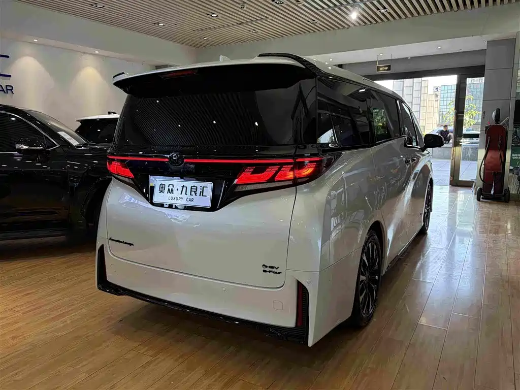 Toyota Vellfire — миниатюра 12
