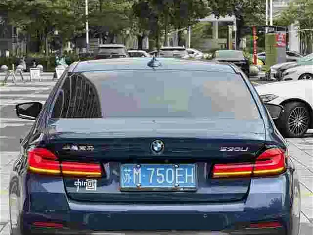BMW 5 Series — миниатюра 4