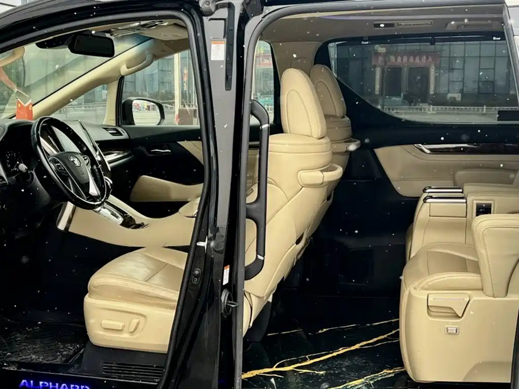 Toyota Alphard — миниатюра 23