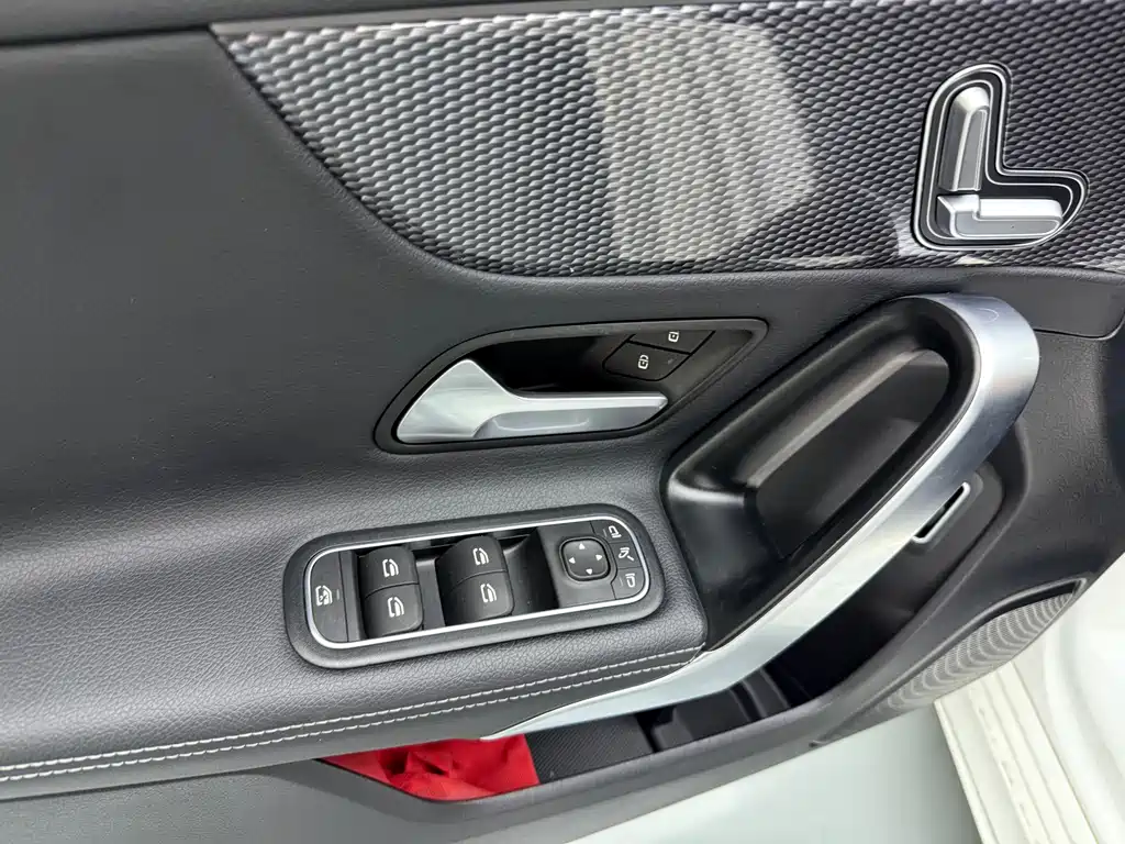 Mercedes-Benz A-Class — миниатюра 7