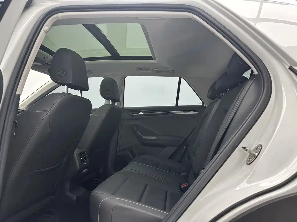 Volkswagen T-Roc 2022 280TSI DSG PLUS