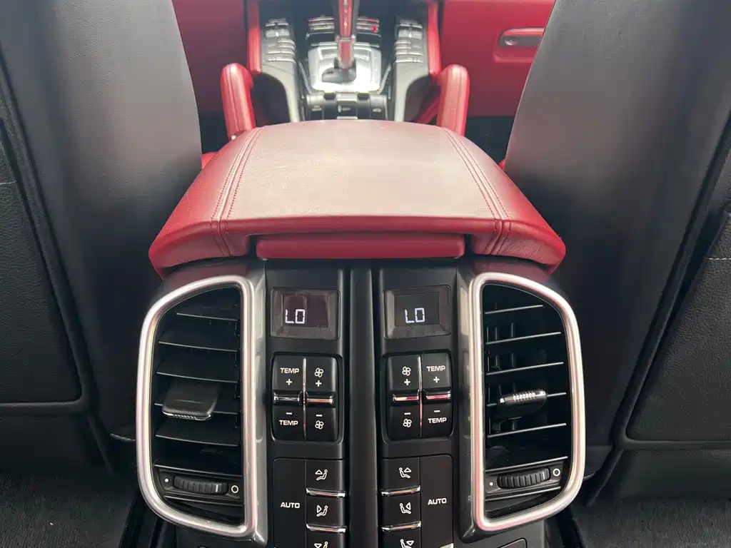 Porsche Cayenne — миниатюра 24