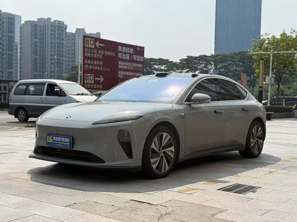 NIO ET5