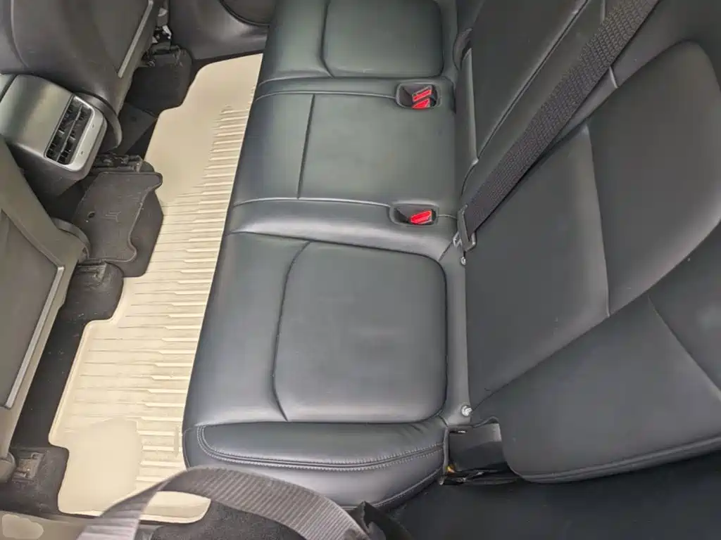 Tesla Model Y — миниатюра 17