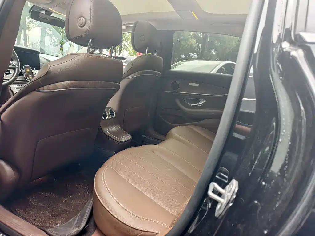 Mercedes-Benz E-Class — миниатюра 6