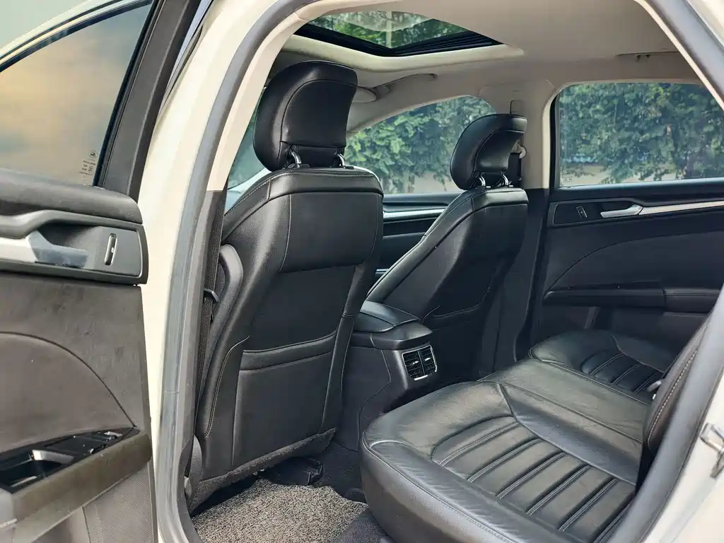 Ford Mondeo — миниатюра 8