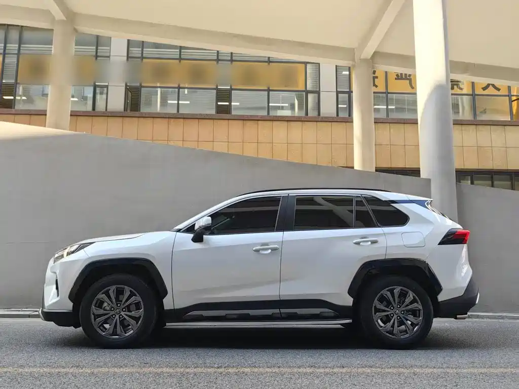 Toyota RAV4 — миниатюра 8