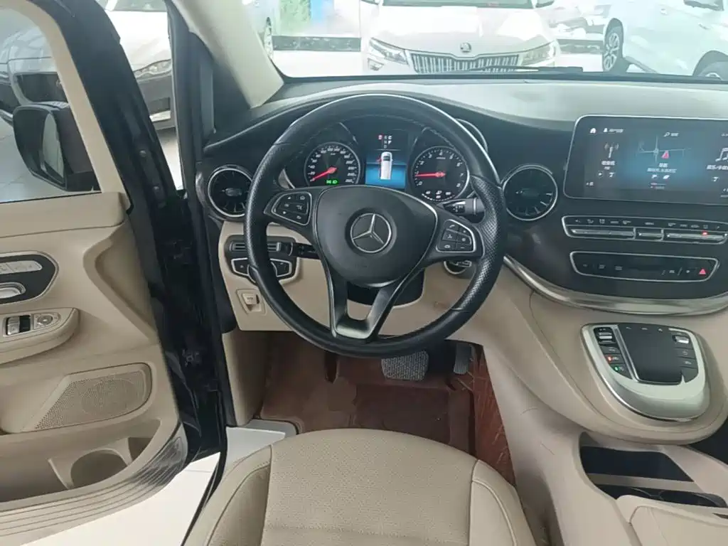 Mercedes-Benz V-Class — миниатюра 11