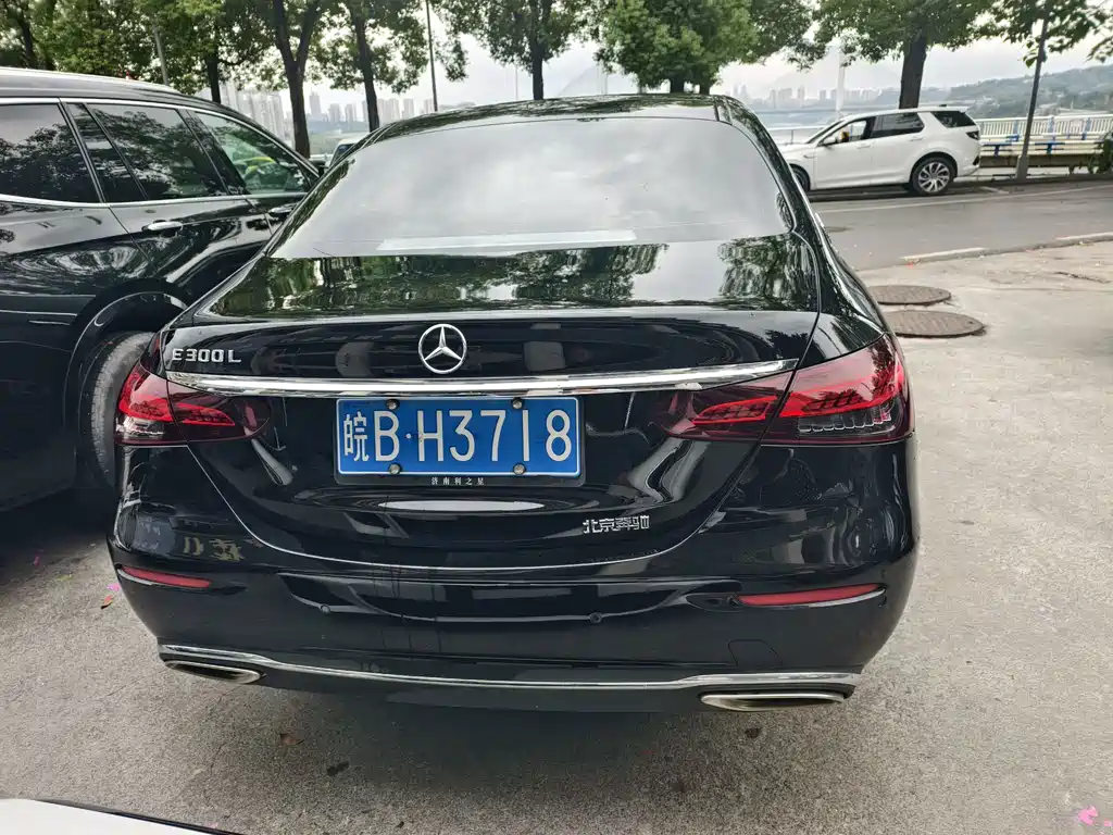 Mercedes-Benz E-Class — миниатюра 8