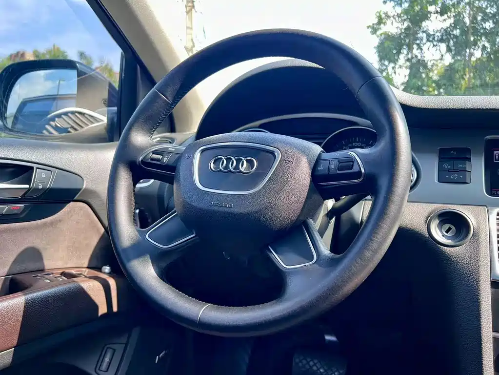 Audi Q7 — миниатюра 12