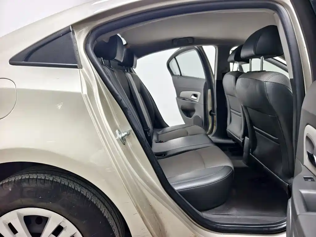 Chevrolet Cruze — миниатюра 15