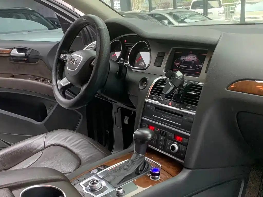 Audi Q7 — миниатюра 11