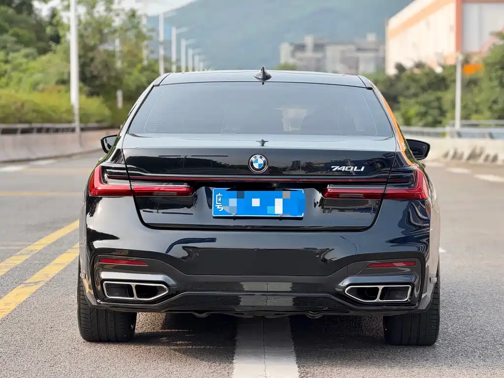 BMW 7 Series — миниатюра 13