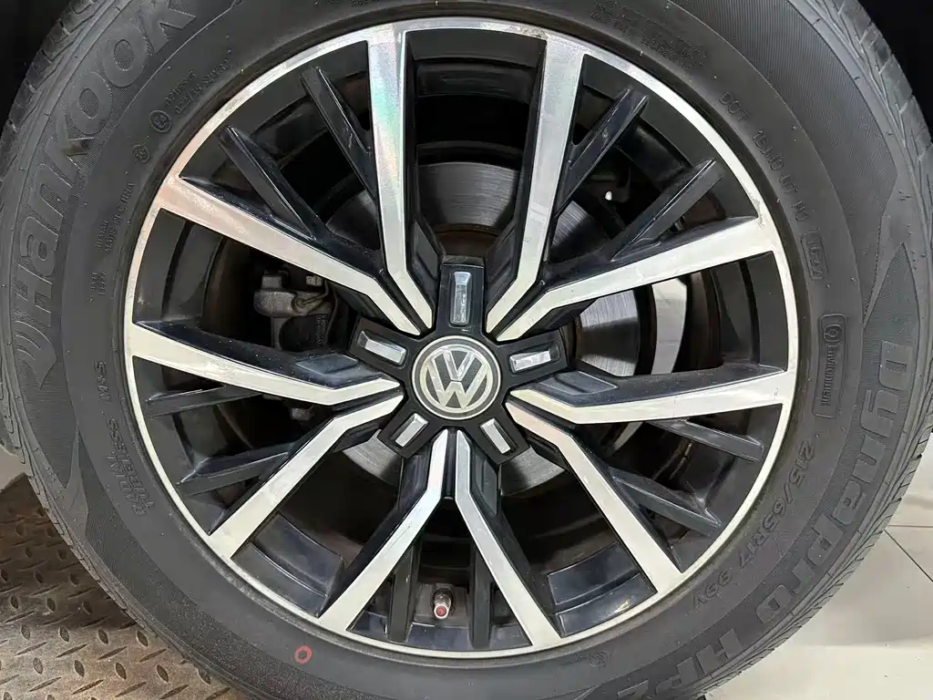 Volkswagen Tiguan L — миниатюра 16