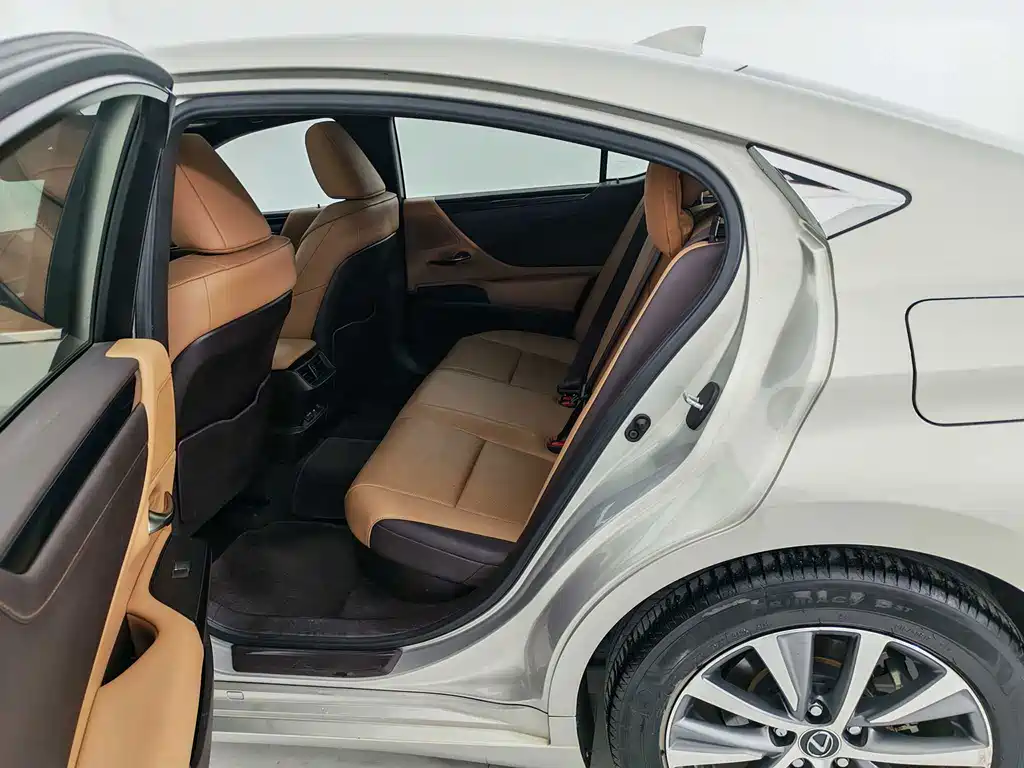 Lexus ES — миниатюра 22