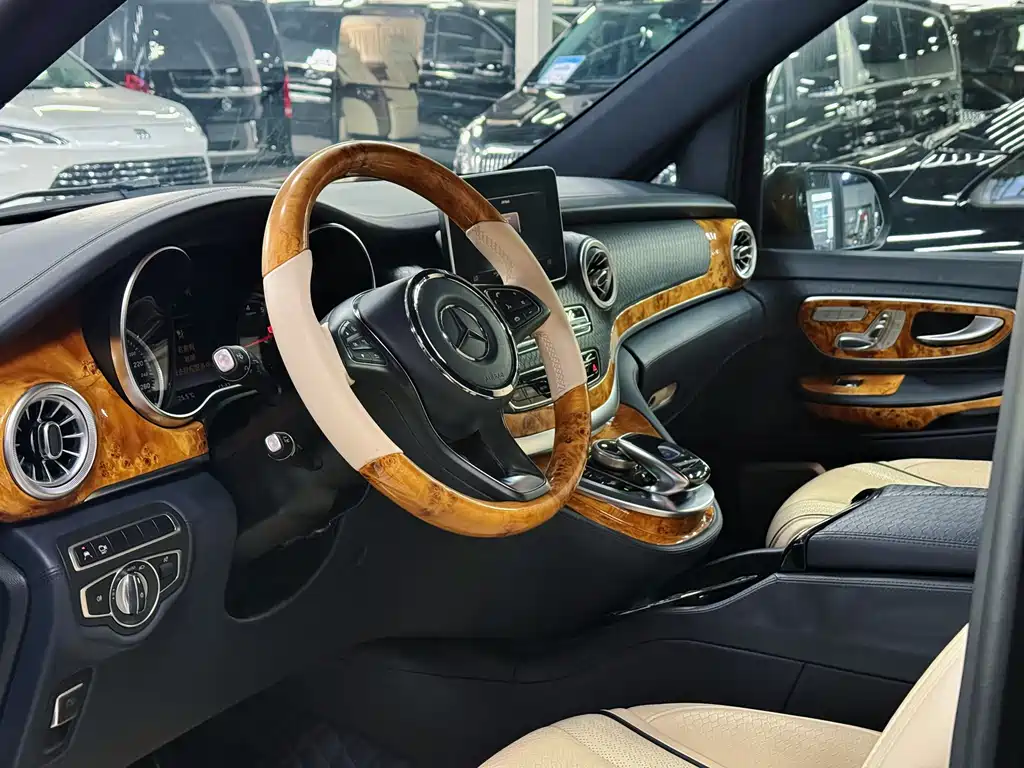 Mercedes-Benz V-Class — миниатюра 12