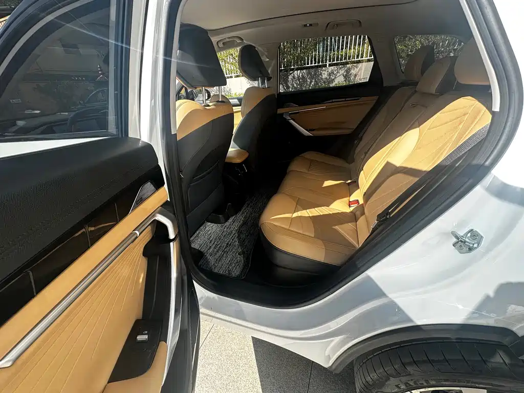 Geely Boyue L — миниатюра 8