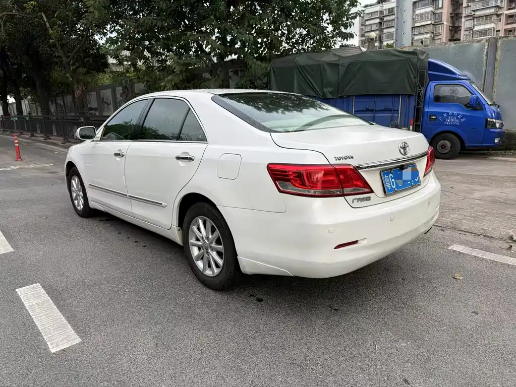 Toyota Camry — миниатюра 4