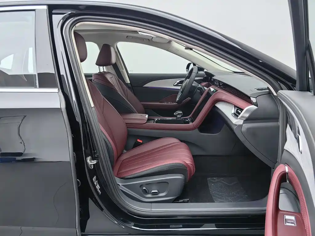 Hongqi Hongqi H5 — миниатюра 23