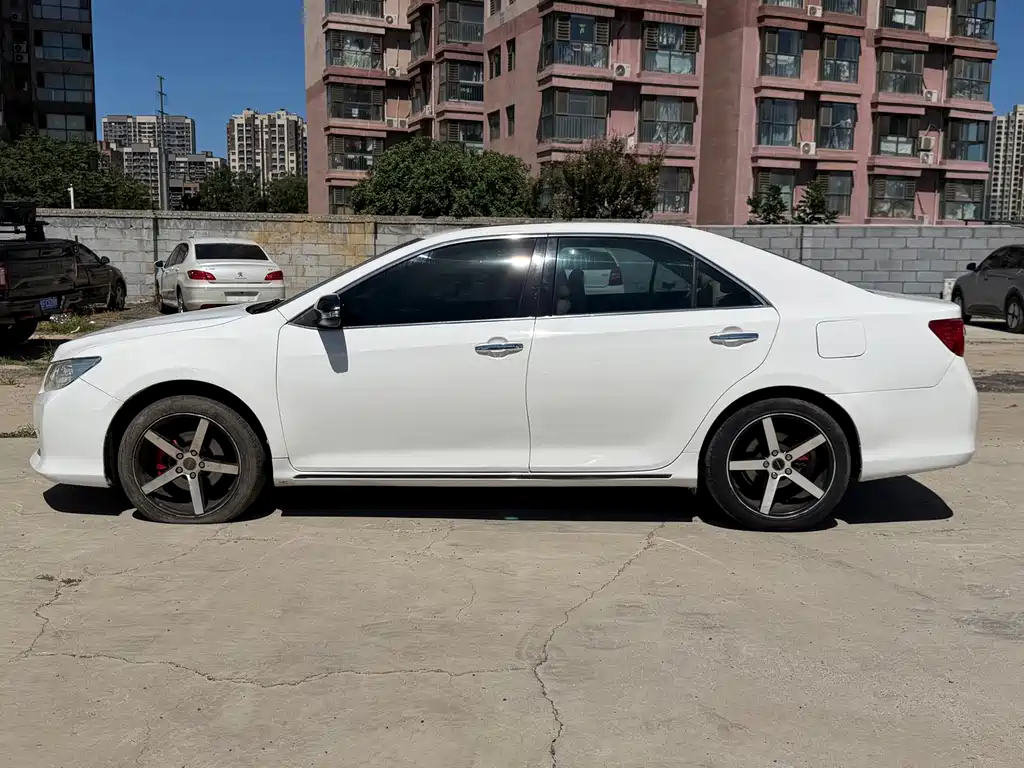 Toyota Camry — миниатюра 3