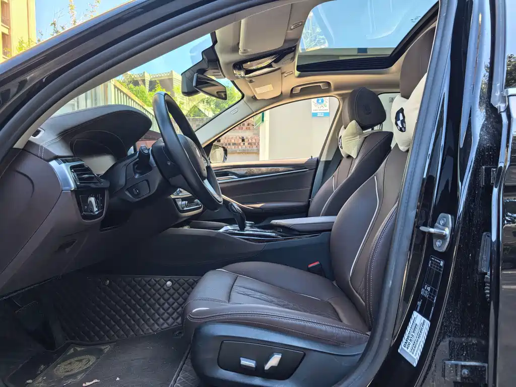 BMW 5 Series — миниатюра 4