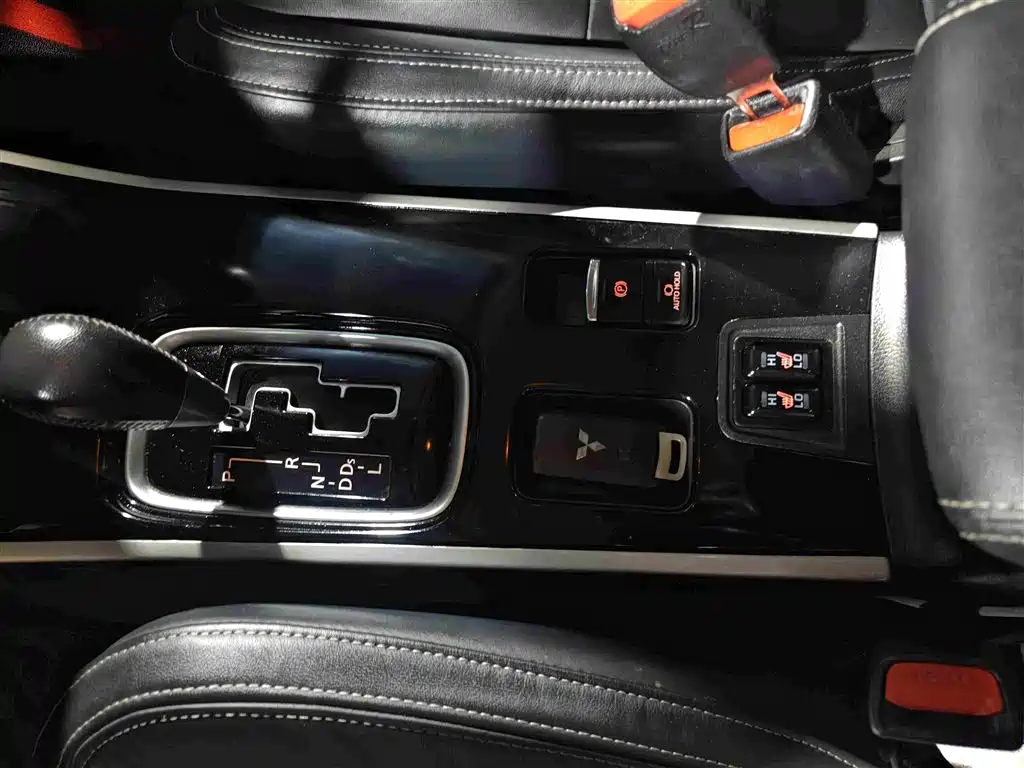 Mitsubishi Outlander — миниатюра 5