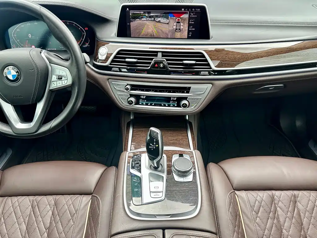 BMW 7 Series — миниатюра 18