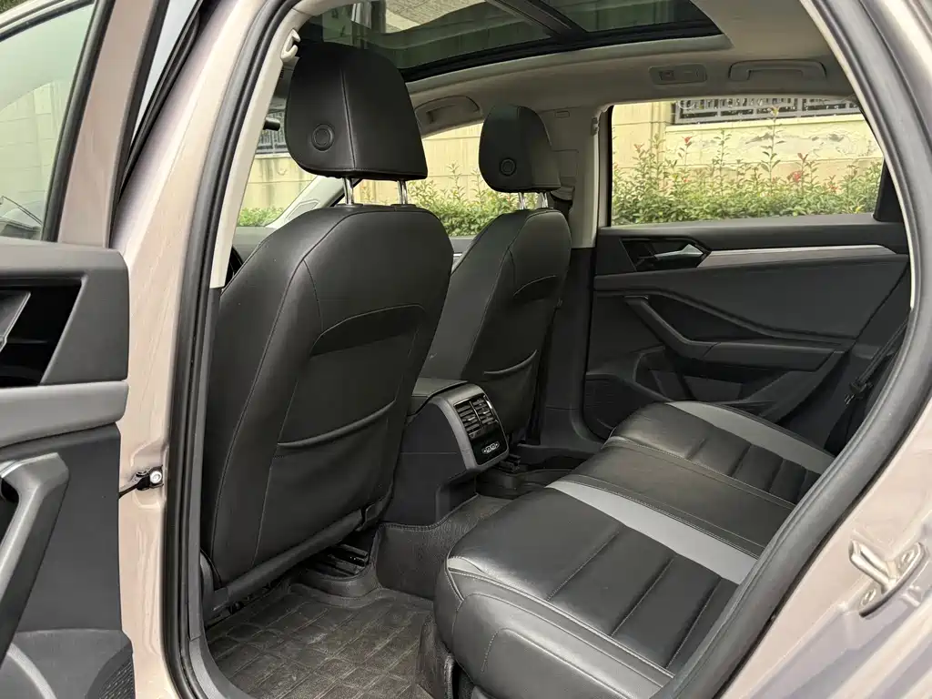 Volkswagen Sagitar — миниатюра 6