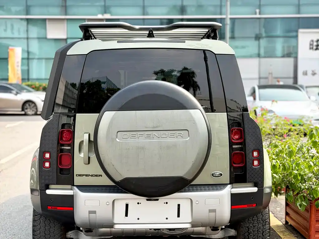 Land Rover Defender — миниатюра 5
