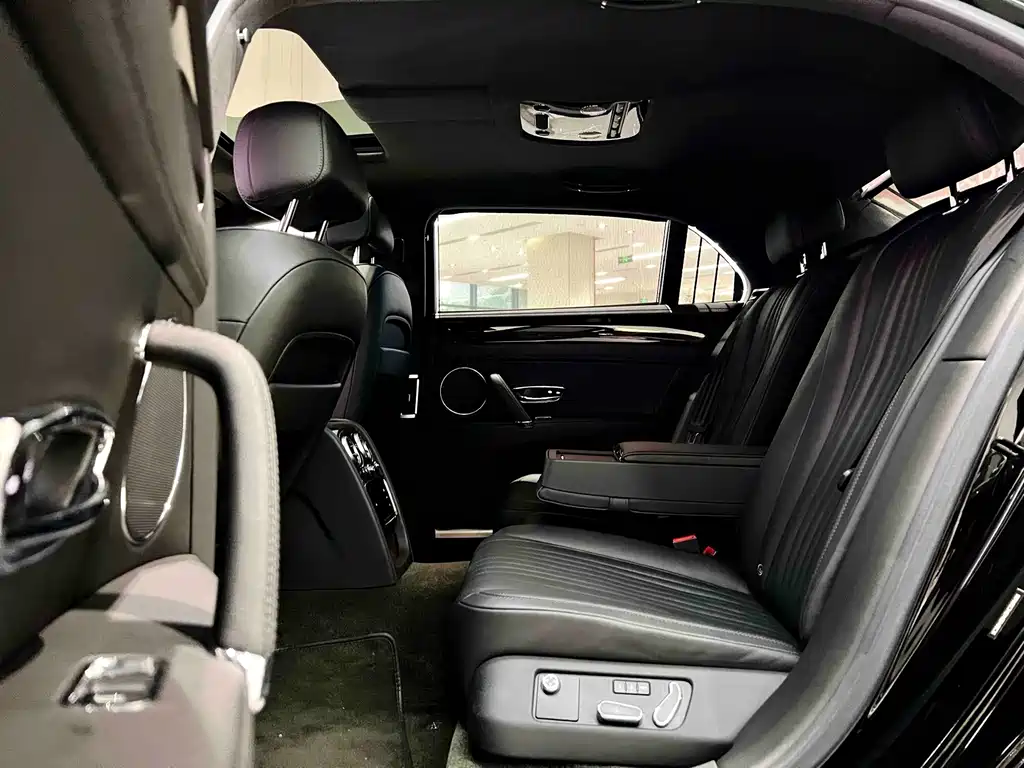 Bentley Flying Spur — миниатюра 9