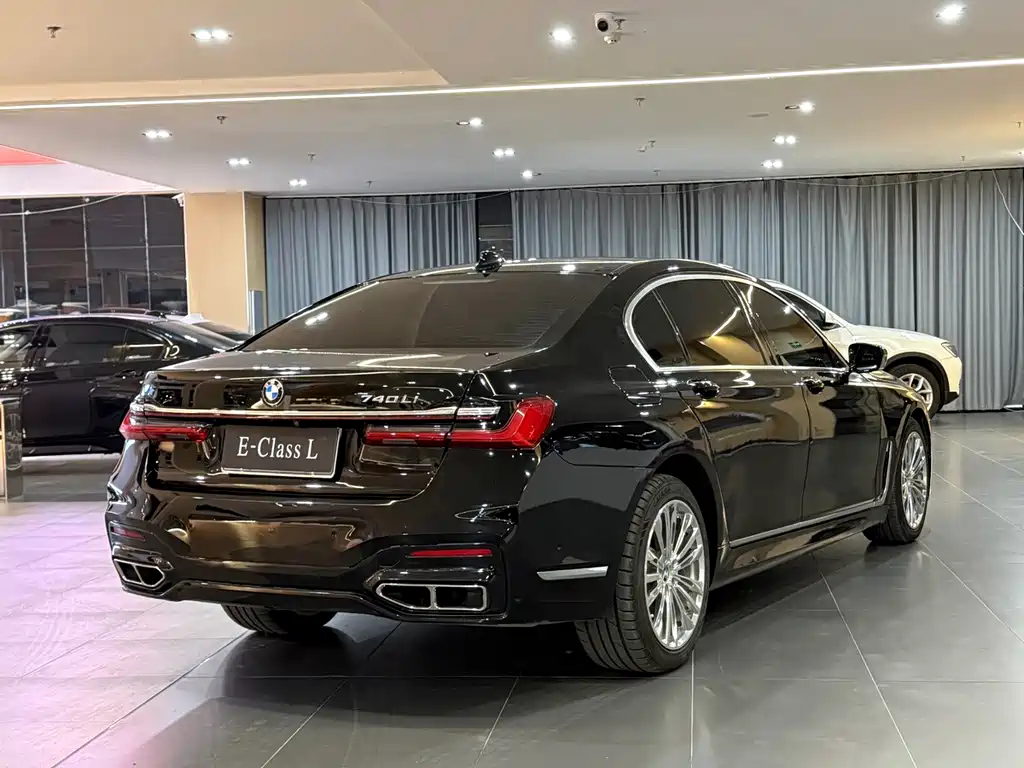 BMW 7 Series — миниатюра 5