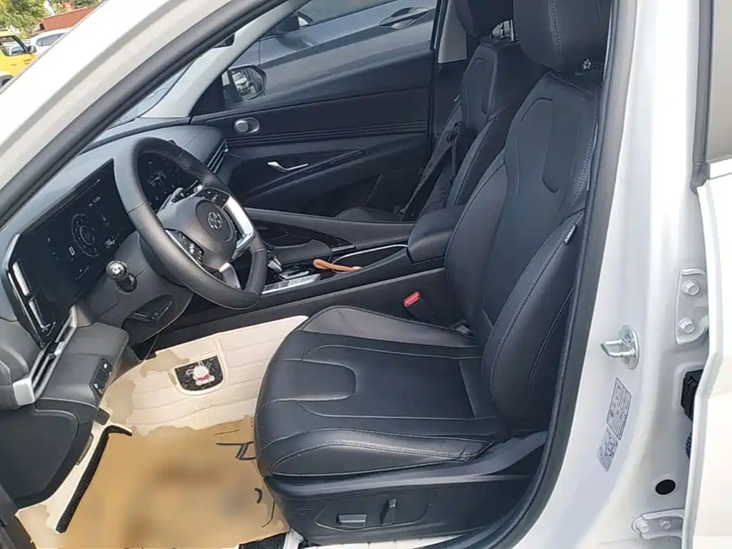 Hyundai Elantra — миниатюра 15