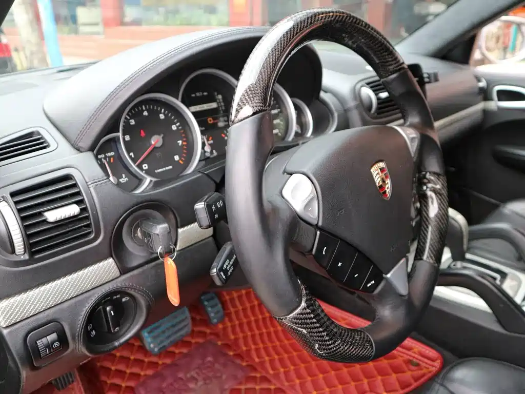 Porsche Cayenne — миниатюра 13