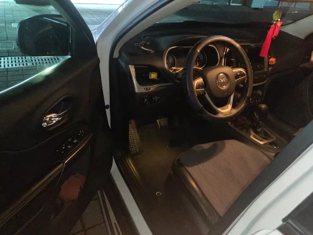 Jeep Cherokee — миниатюра 13