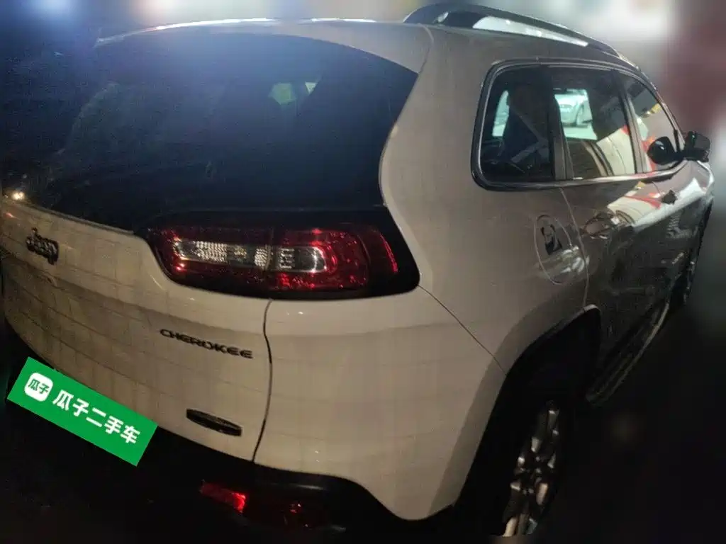 Jeep Cherokee — миниатюра 5
