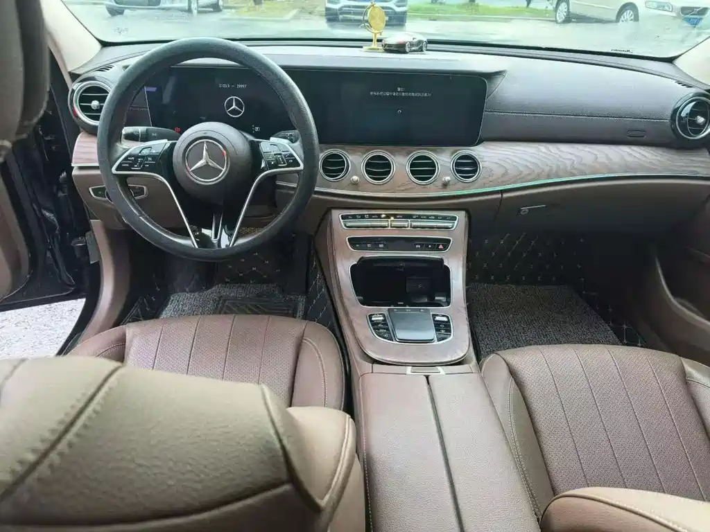 Mercedes-Benz E-Class — миниатюра 8
