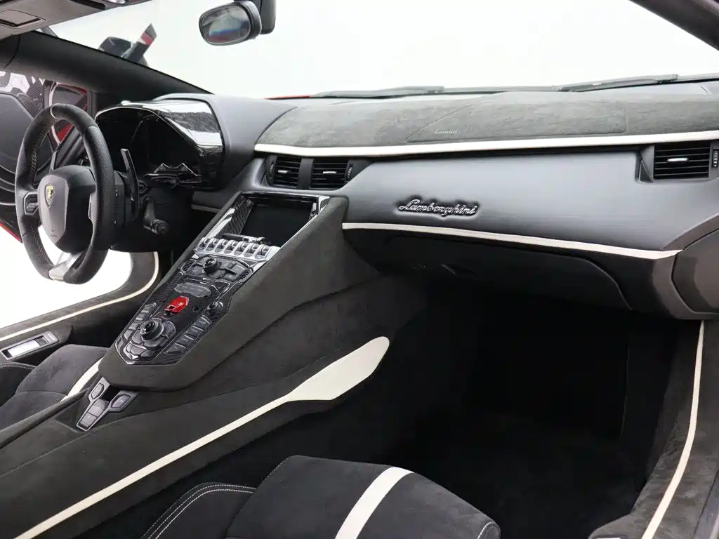 Lamborghini Aventador — миниатюра 15