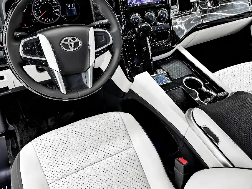 Toyota HiAce 2025 3.5L AT