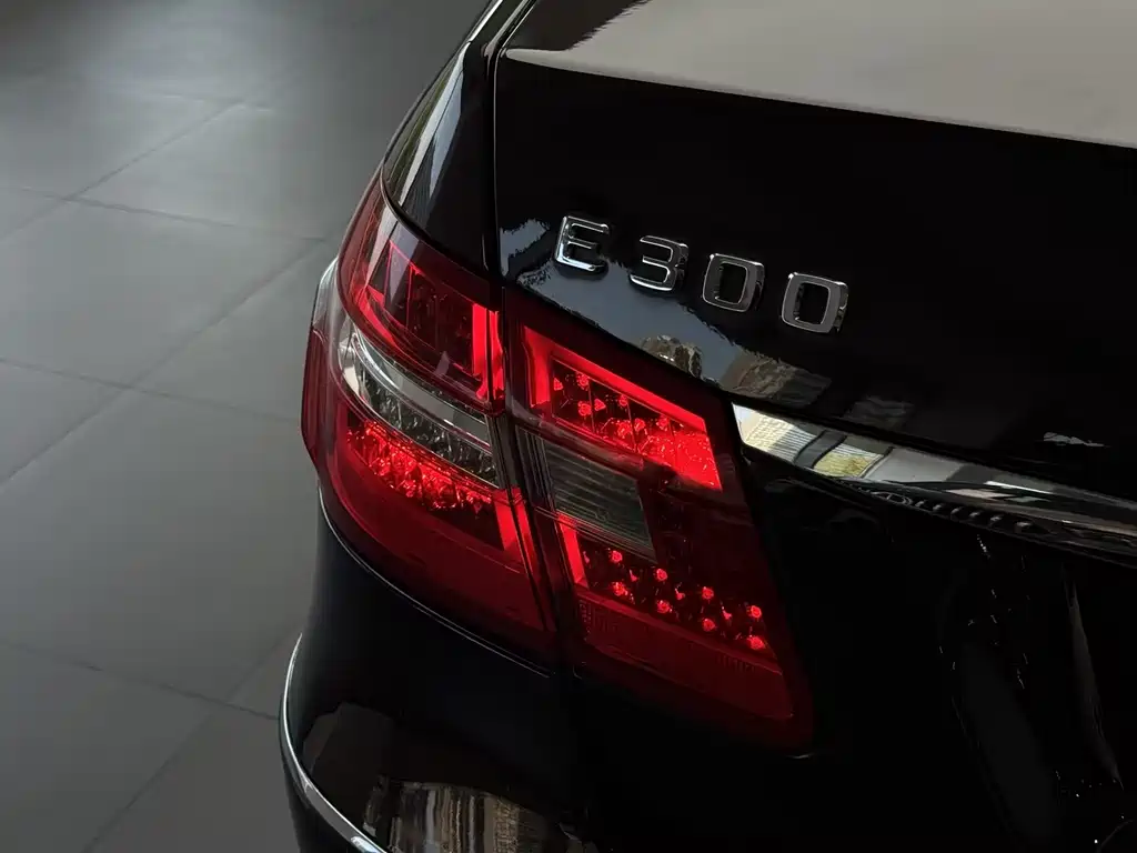 Mercedes-Benz E-Class (Import) — миниатюра 22
