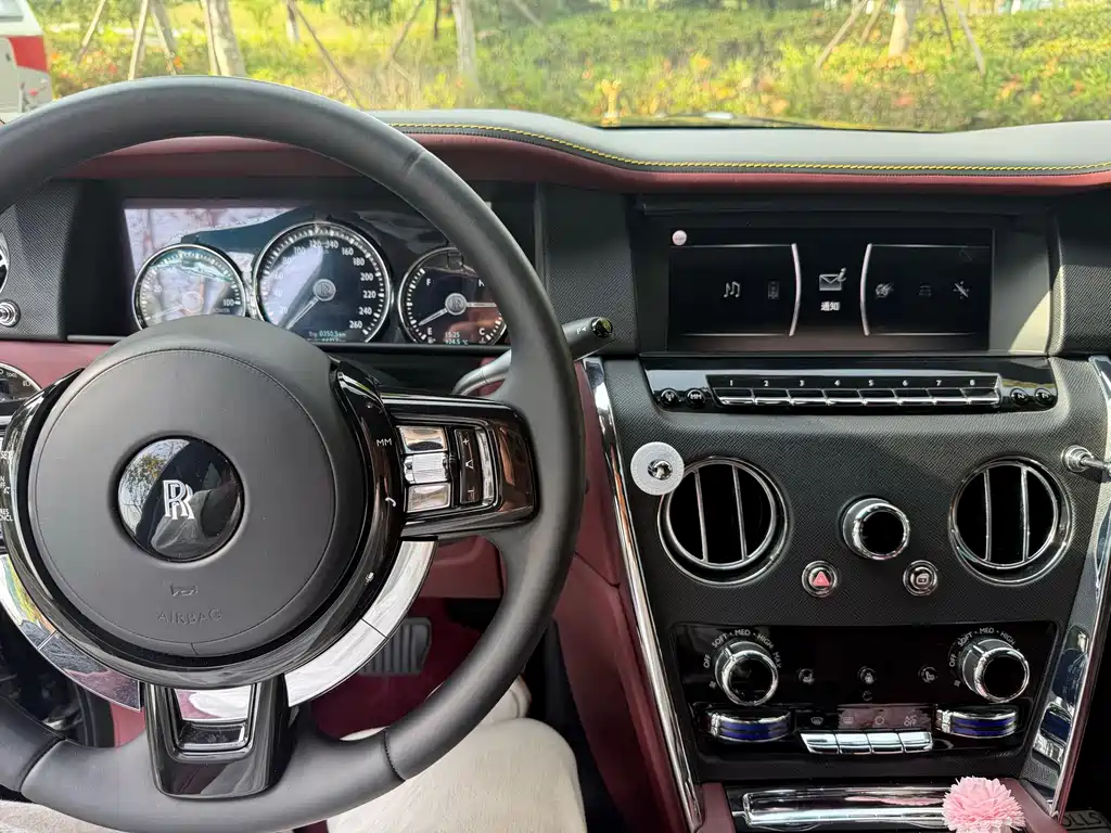 Rolls-Royce Cullinan — миниатюра 10