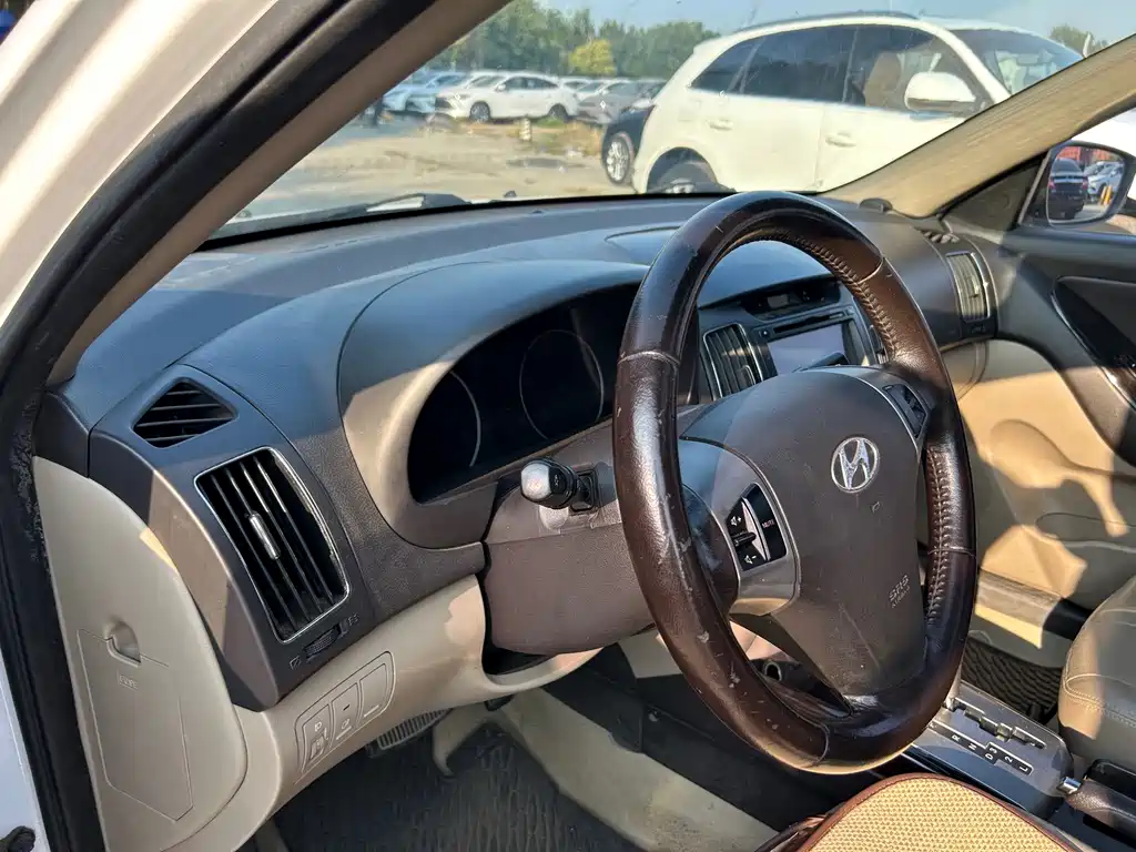 Hyundai Elantra — миниатюра 11