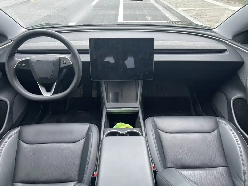 Tesla Model 3 — миниатюра 12