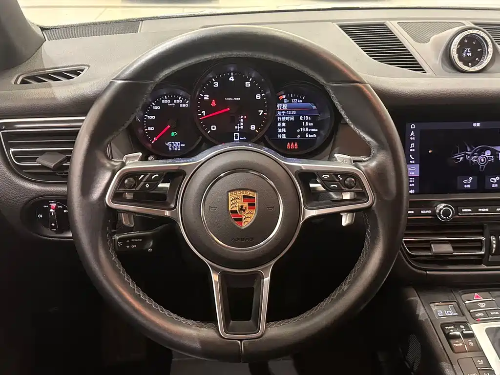 Porsche Macan — миниатюра 15