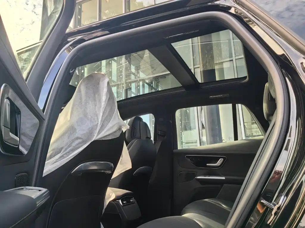 Mercedes-Benz EQE SUV — миниатюра 15